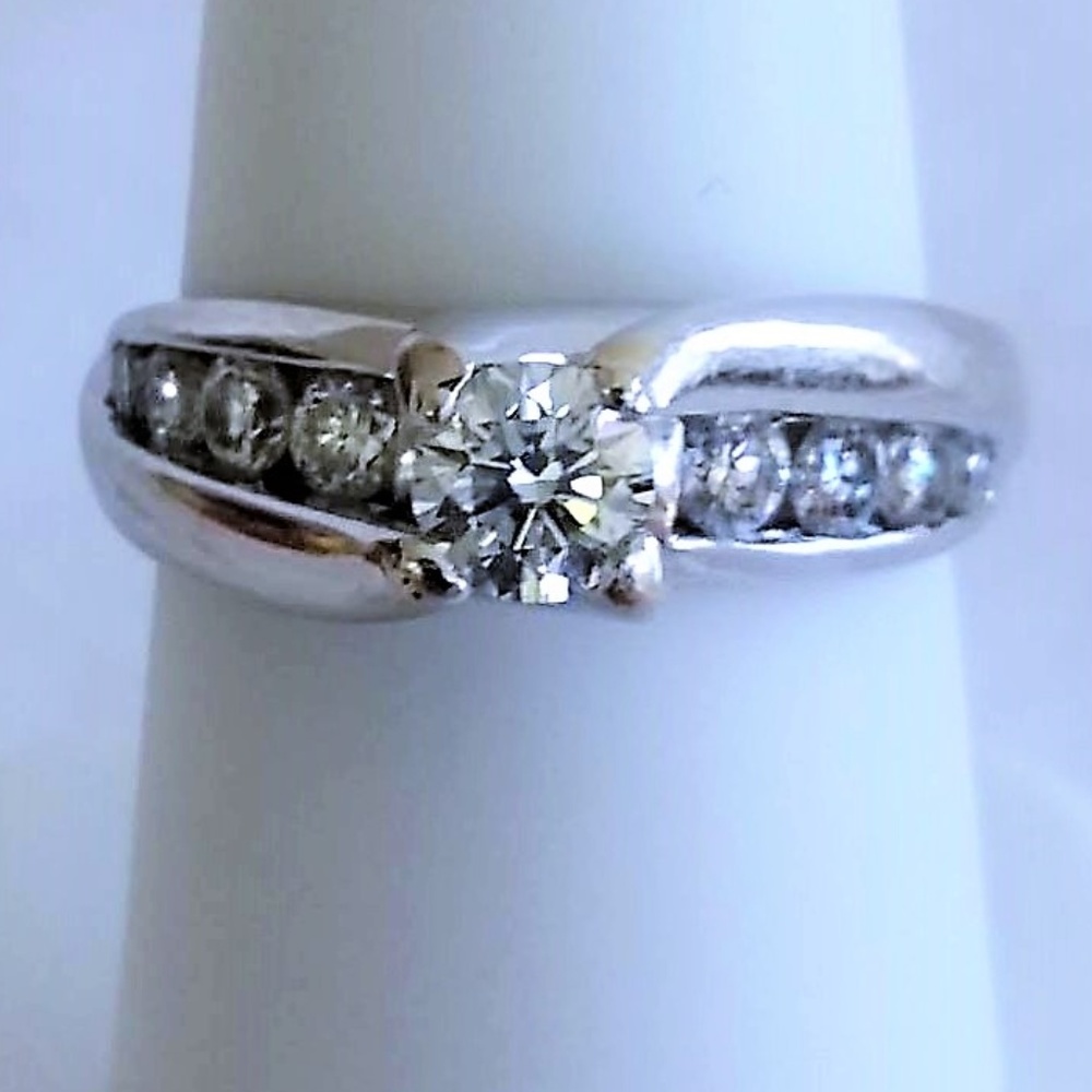 .90ctw Diamond Engagement Ring 18K White Gold